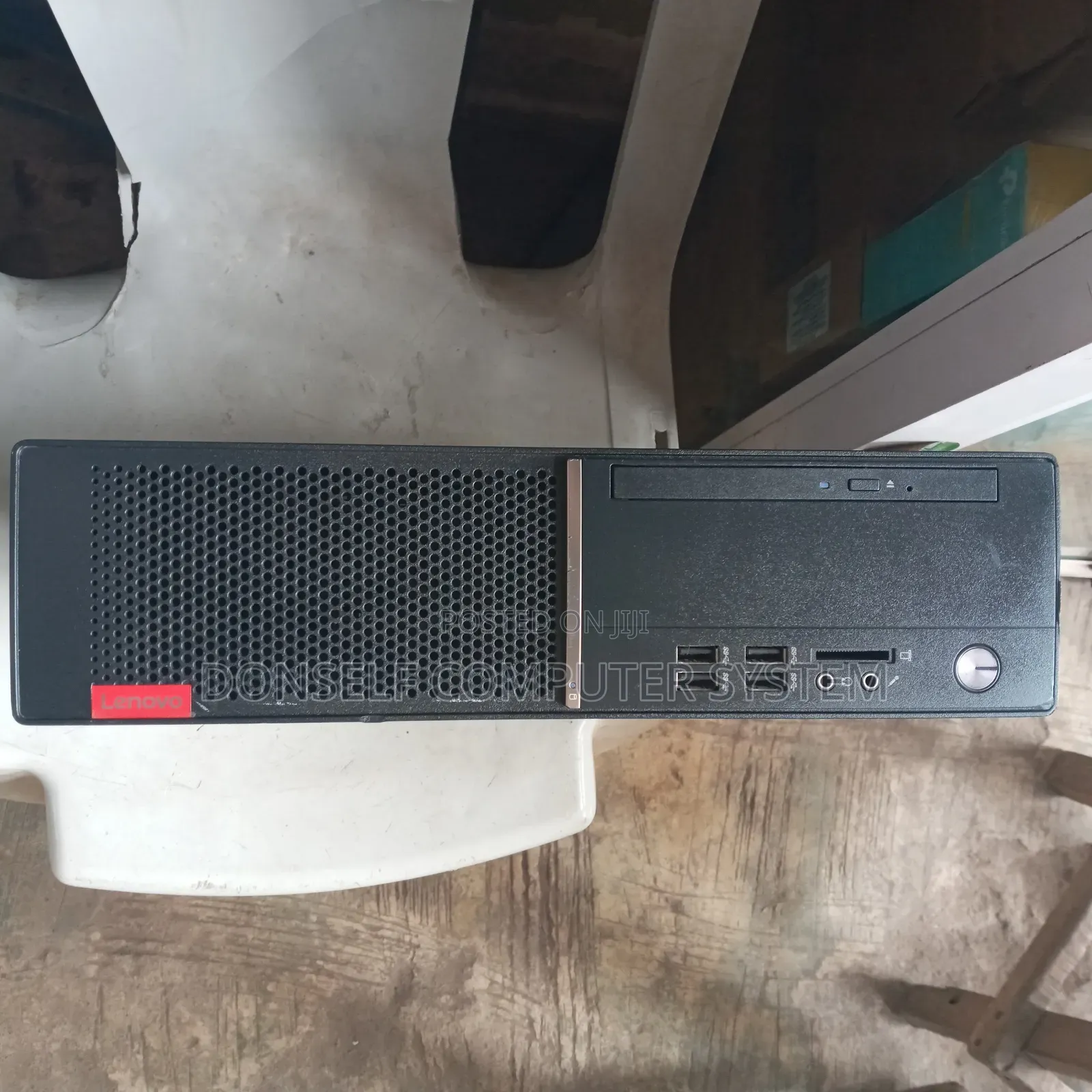 Desktop Computer Lenovo ideacentre AIO 520S 8GB Intel Core i5 HDD 500GB
