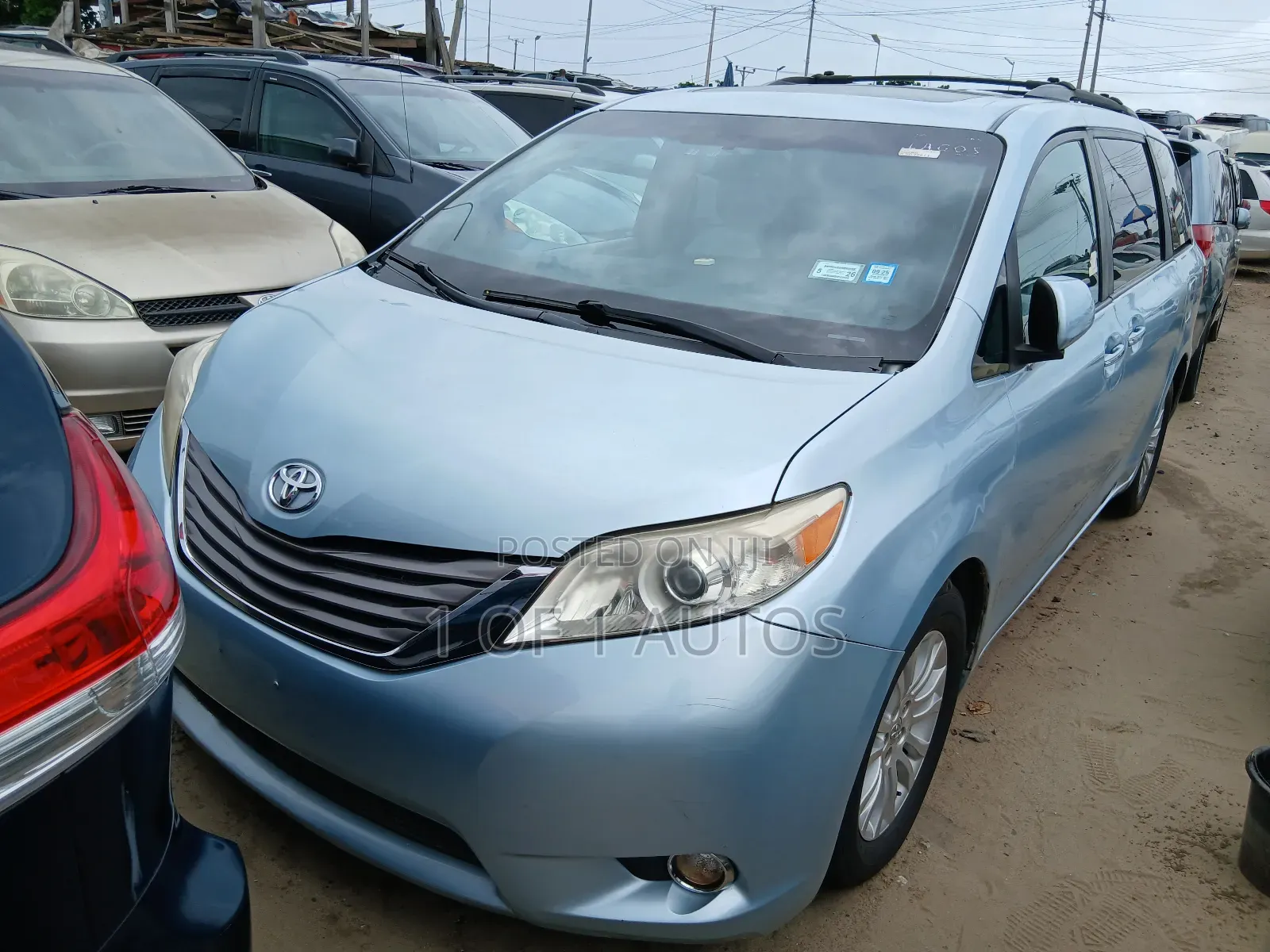 Toyota Sienna XLE 7-Passenger 4dr Minivan AWD (3.5L 6cyl 6A) 2015 Blue