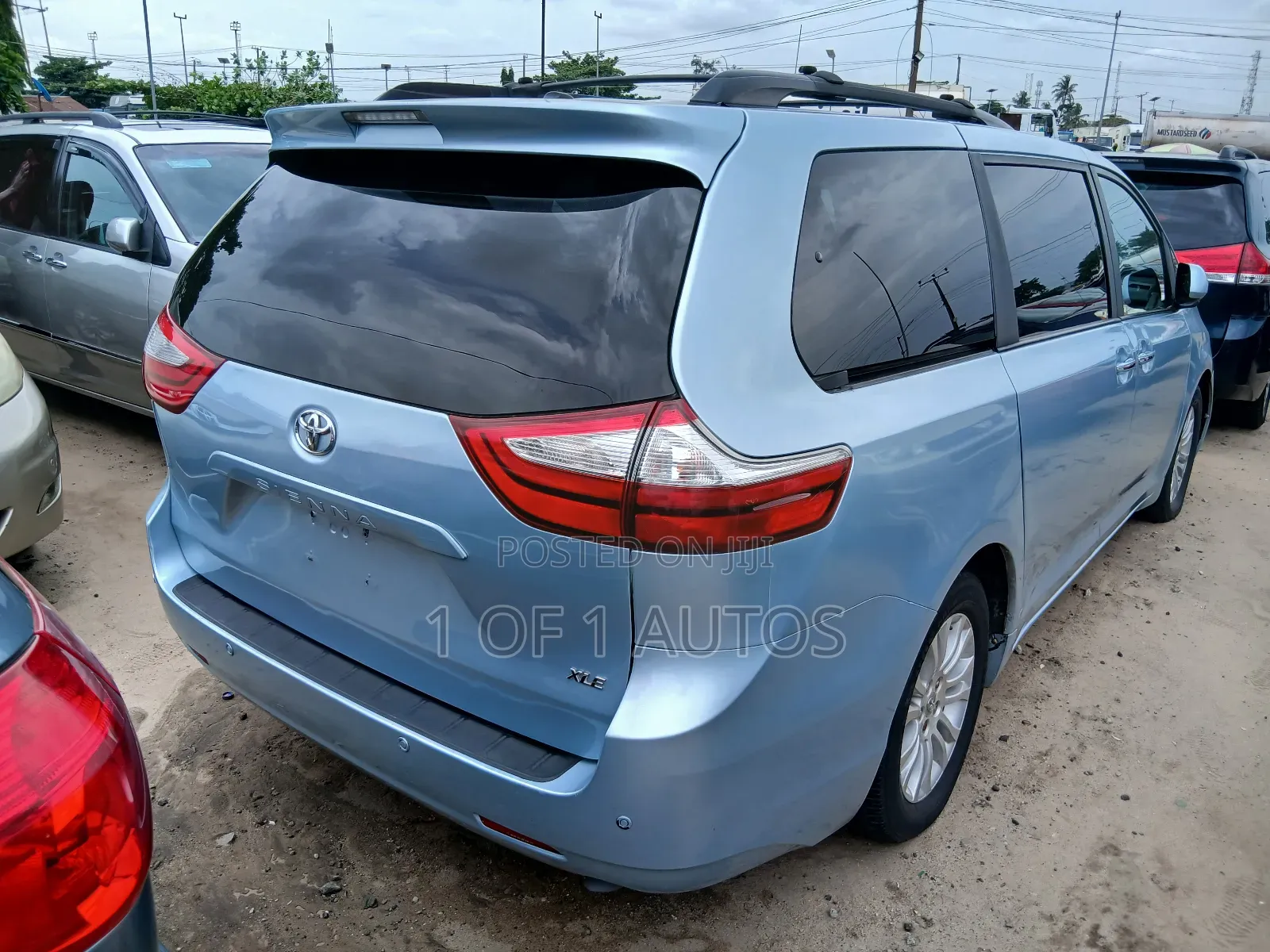Toyota Sienna XLE 7-Passenger 4dr Minivan AWD (3.5L 6cyl 6A) 2015 Blue