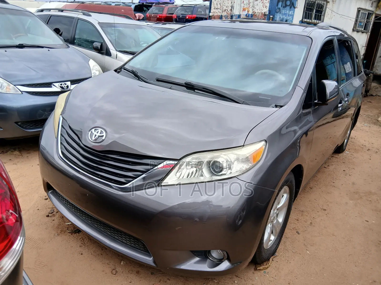 Toyota Sienna LE 8-Passenger 4dr Minivan (3.5L 6cyl 6A) 2014 Gray