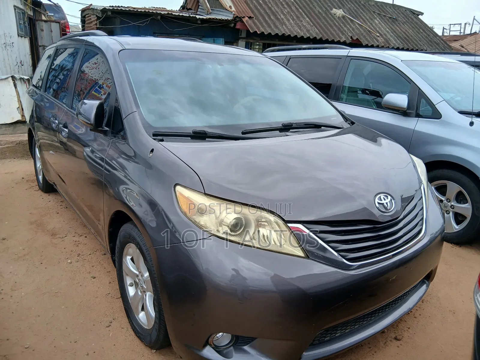 Toyota Sienna LE 8-Passenger 4dr Minivan (3.5L 6cyl 6A) 2014 Gray