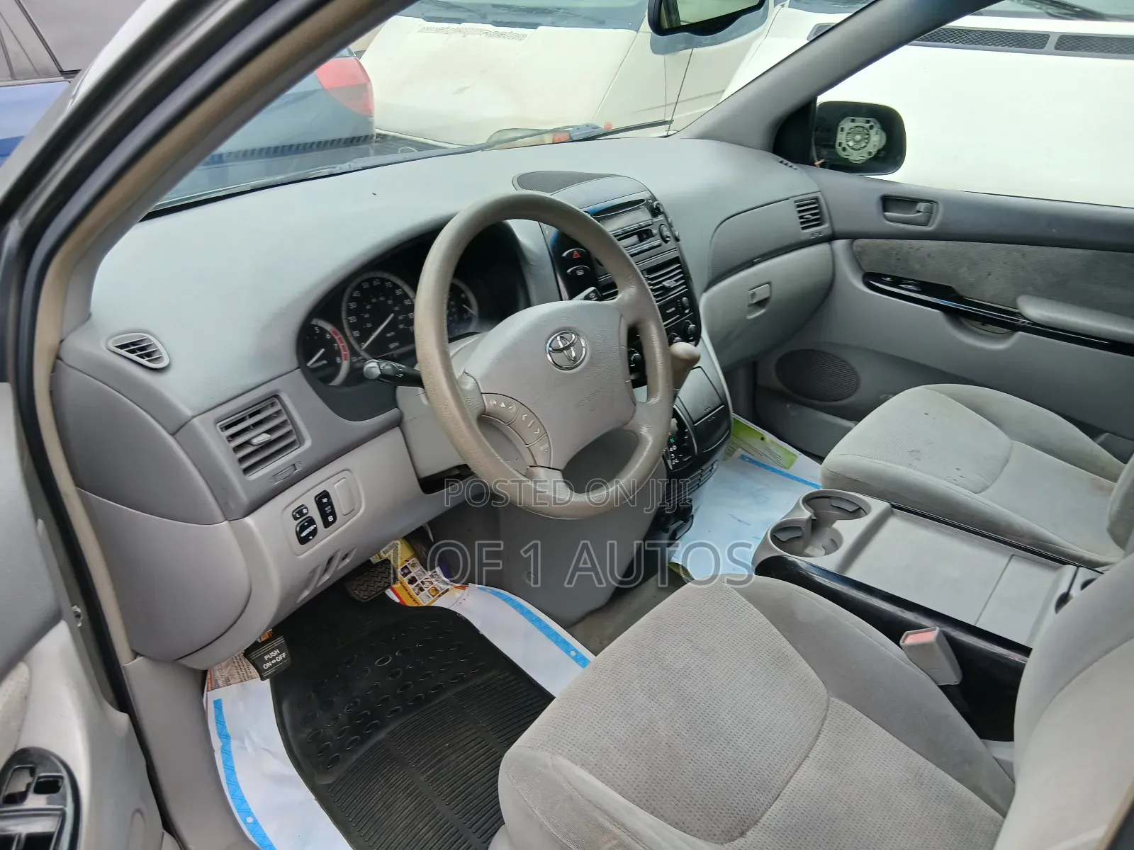 Toyota Sienna LE AWD (3.3L V6 5A) 2004 Gray