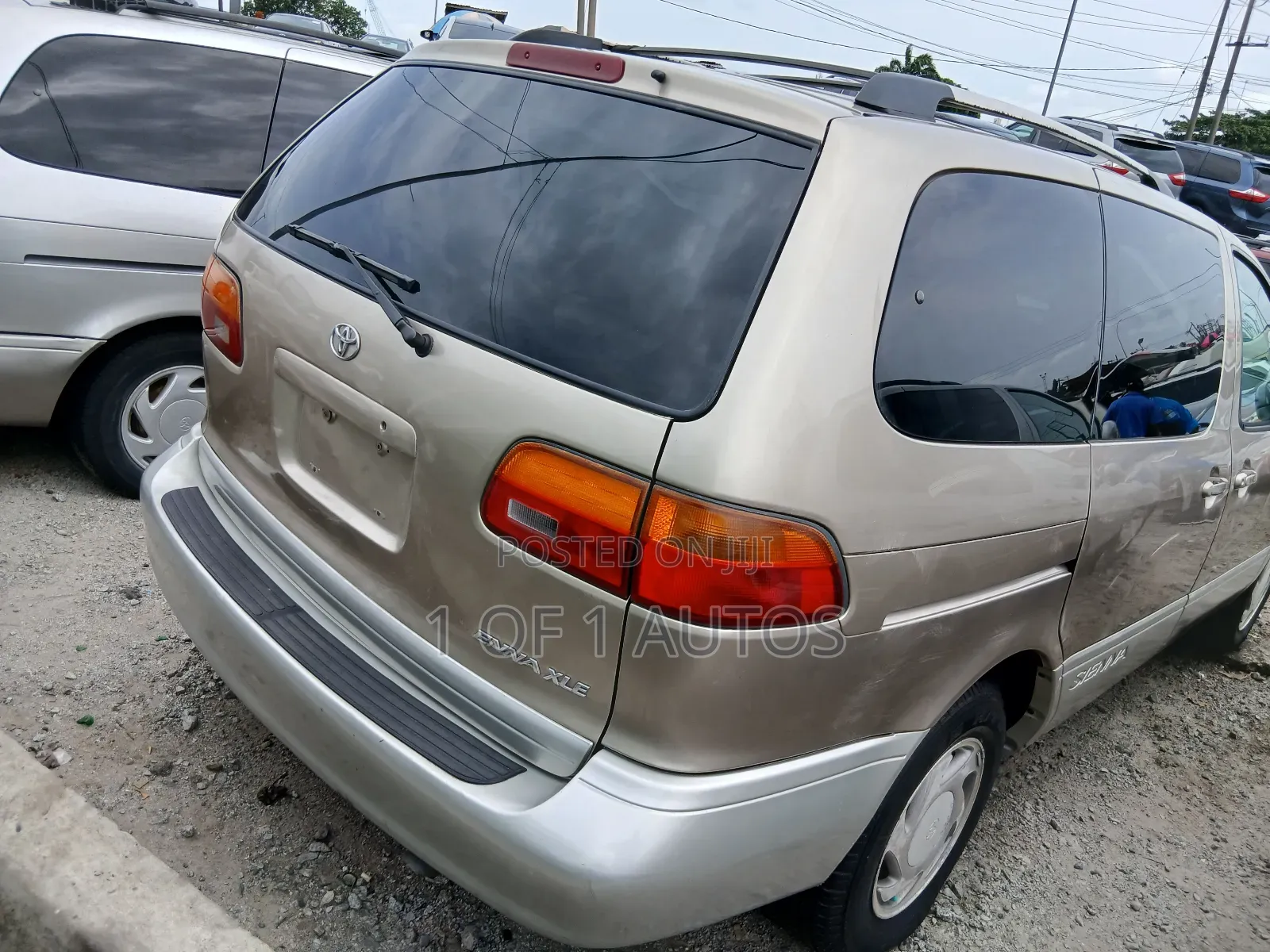 Toyota Sienna LE & 1 hatch 2000 Gold