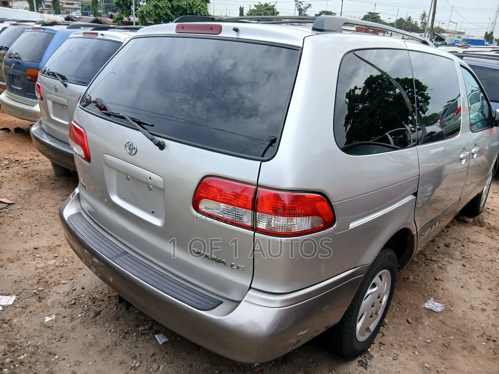 Toyota Sienna LE & 1 hatch 2000 Silver