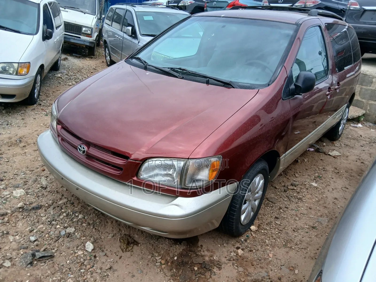 Toyota Sienna LE & 1 hatch 2000 Red