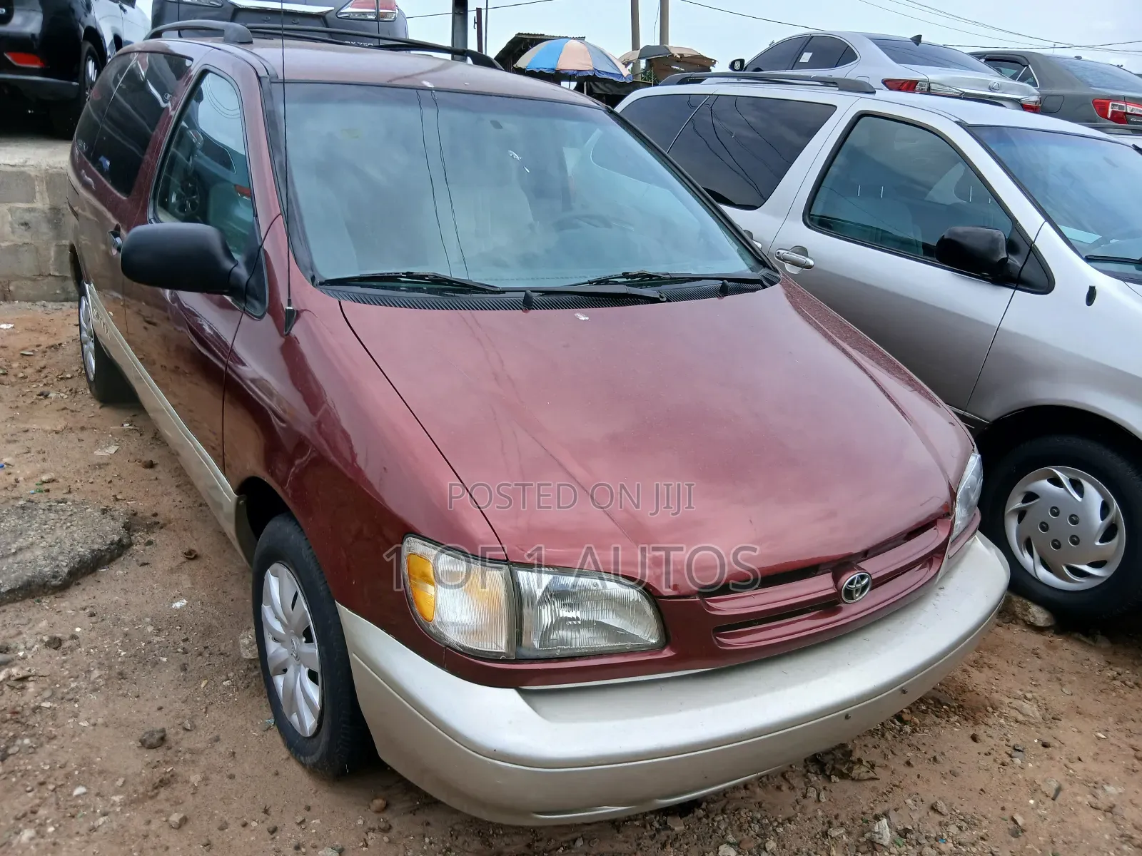 Toyota Sienna LE & 1 hatch 2000 Red