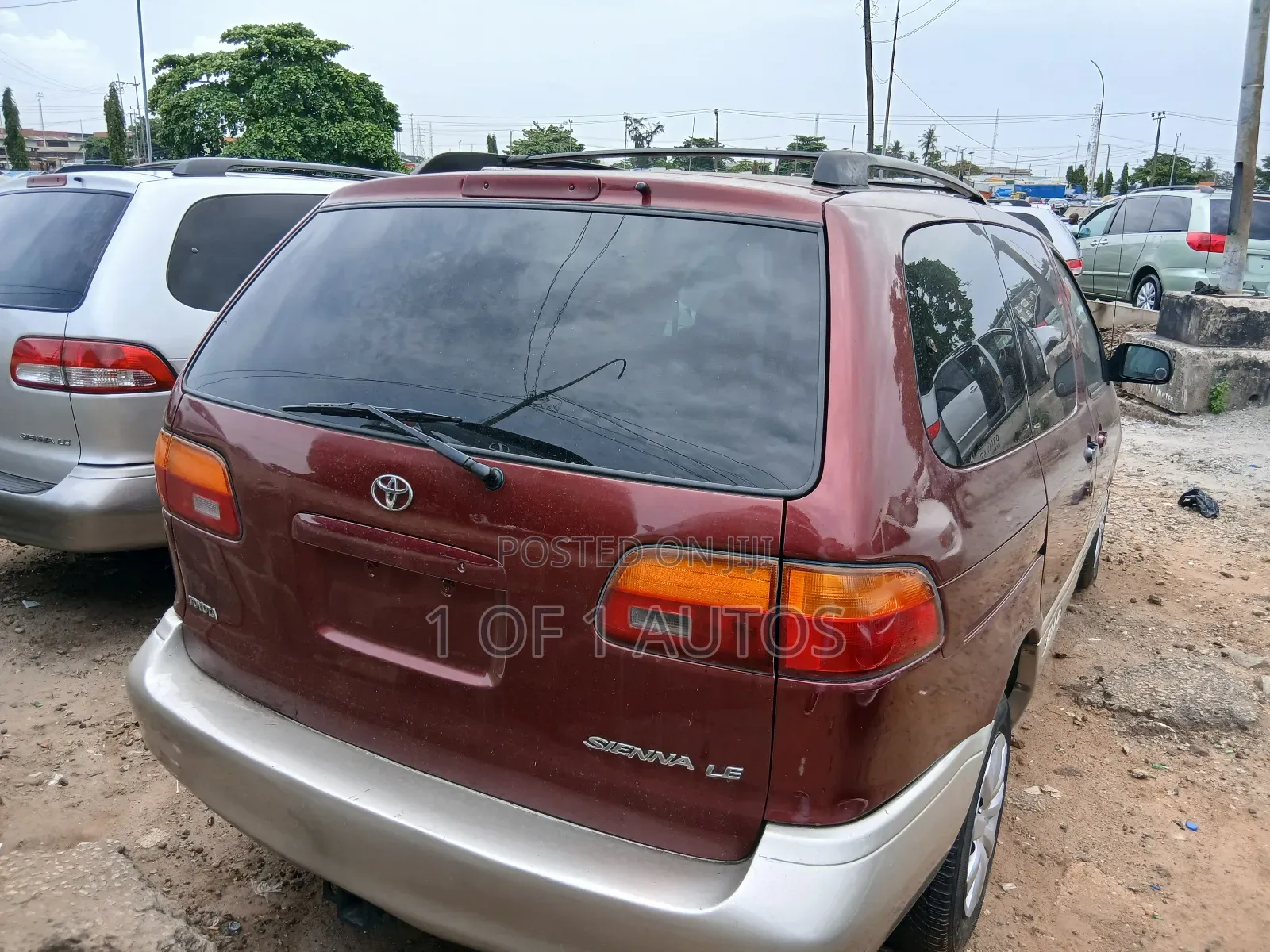 Toyota Sienna LE & 1 hatch 2000 Red