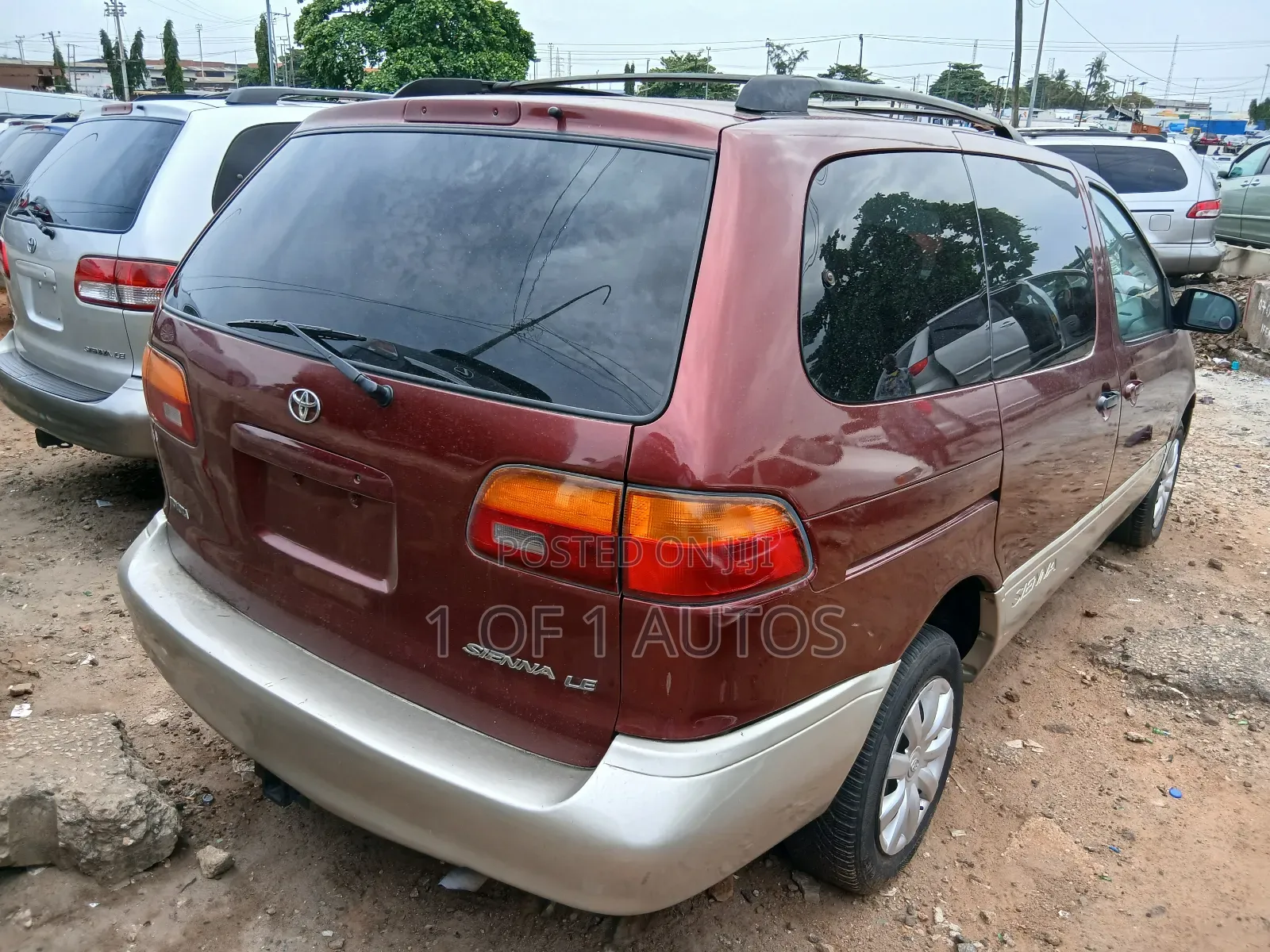 Toyota Sienna LE & 1 hatch 2000 Red