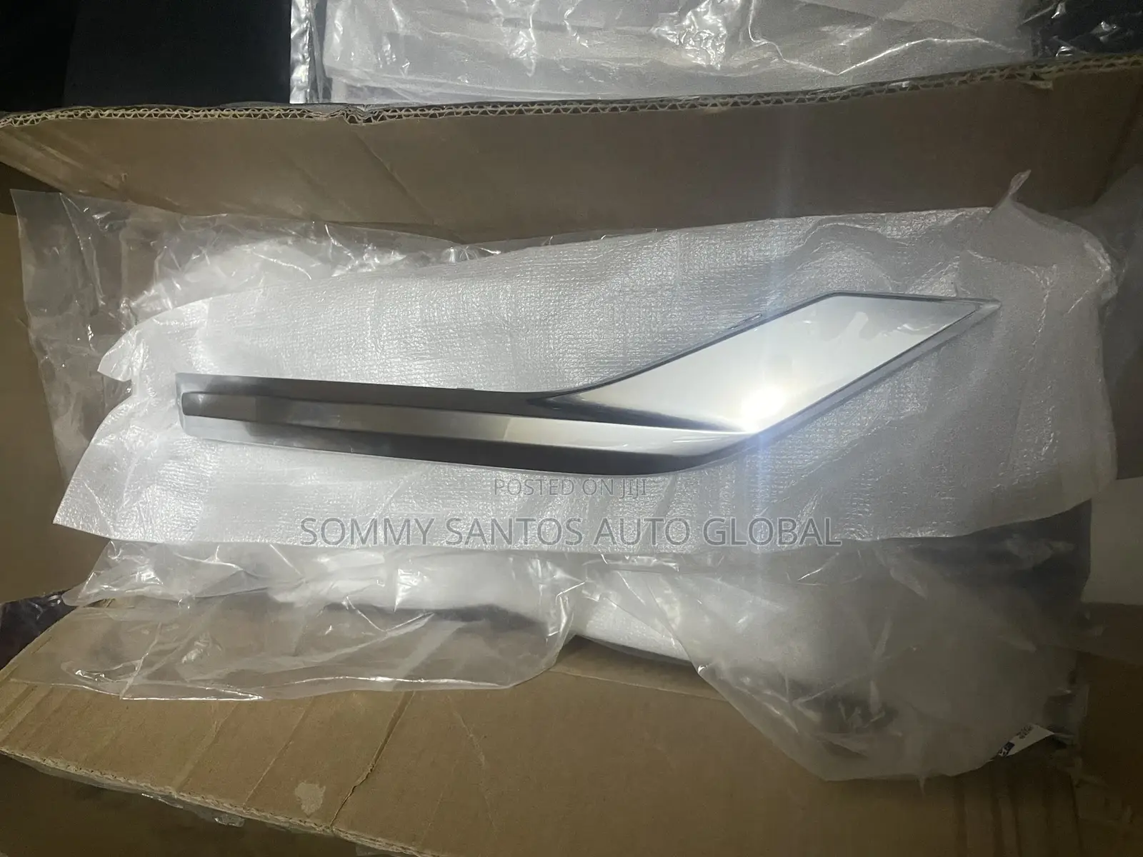 Side Bumper Chrome Hyundai Santafe 2024 Available