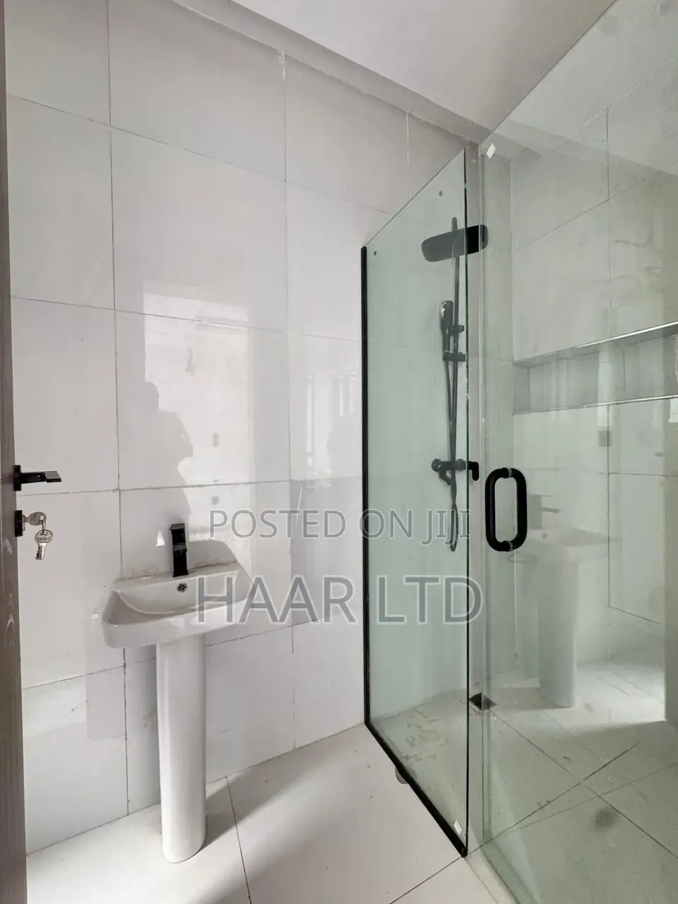 3bdrm Apartment in Ikate for sale