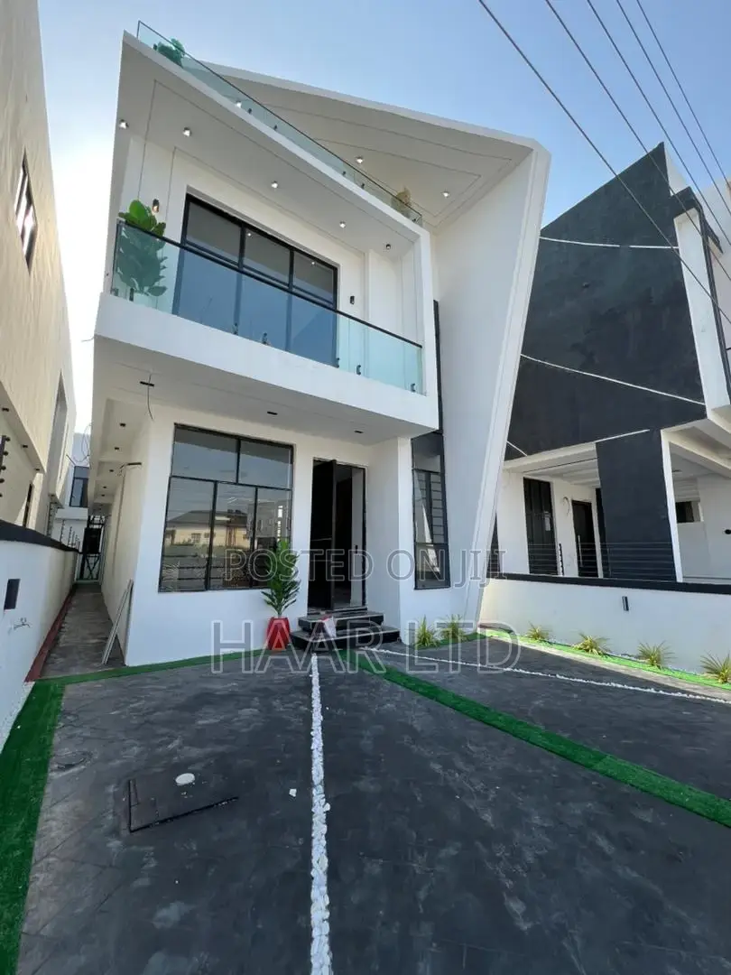 4bdrm Duplex in Ikota for sale