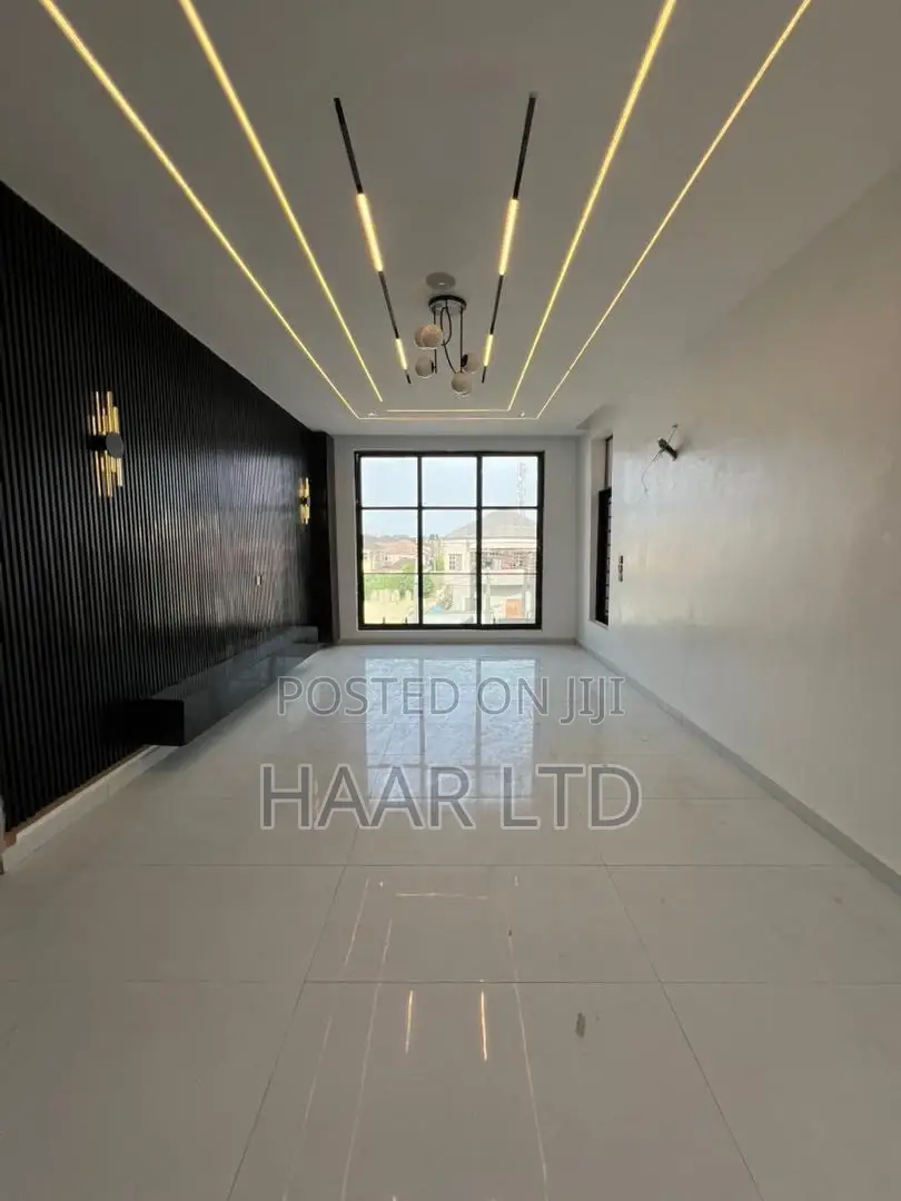 4bdrm Duplex in Ikota for sale