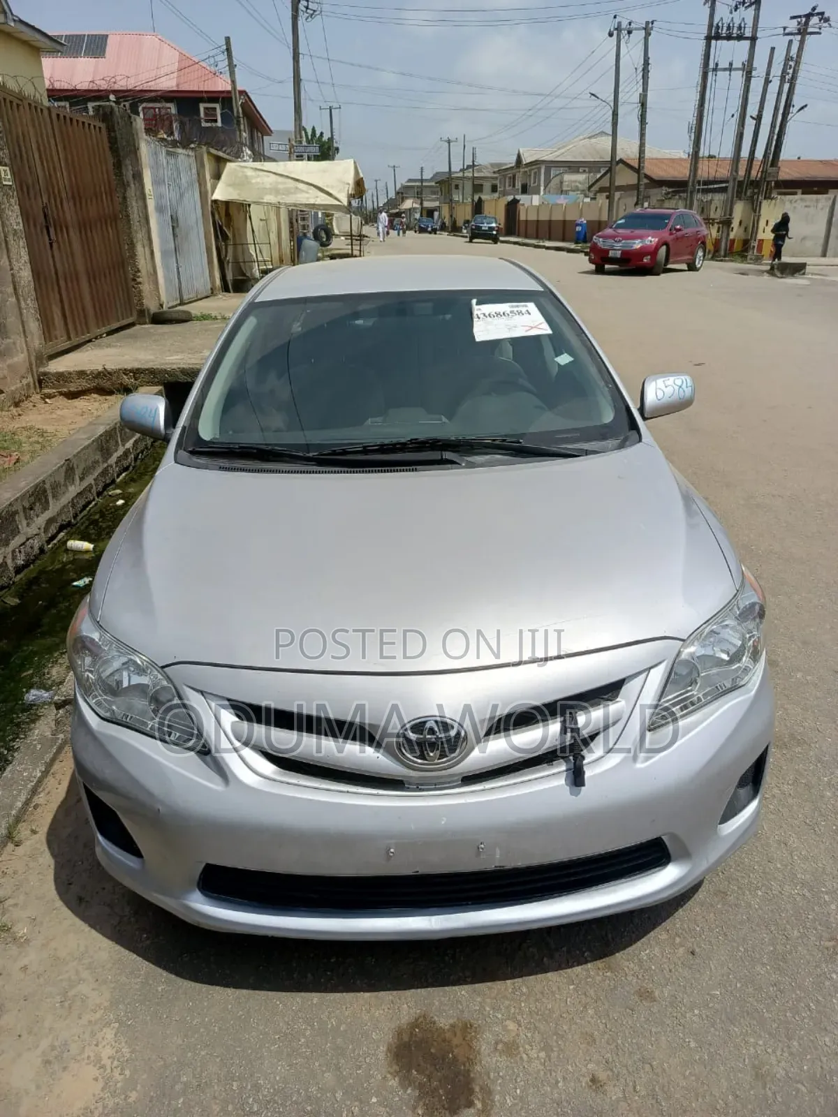 Toyota Corolla LE 4dr Sedan (1.8L 4cyl 4A) 2013 Silver
