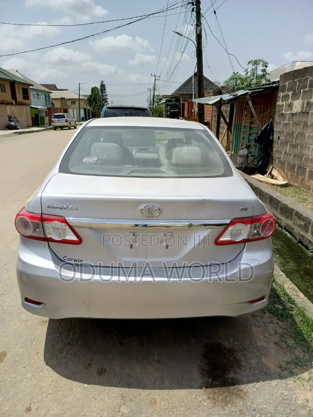 Toyota Corolla LE 4dr Sedan (1.8L 4cyl 4A) 2013 Silver