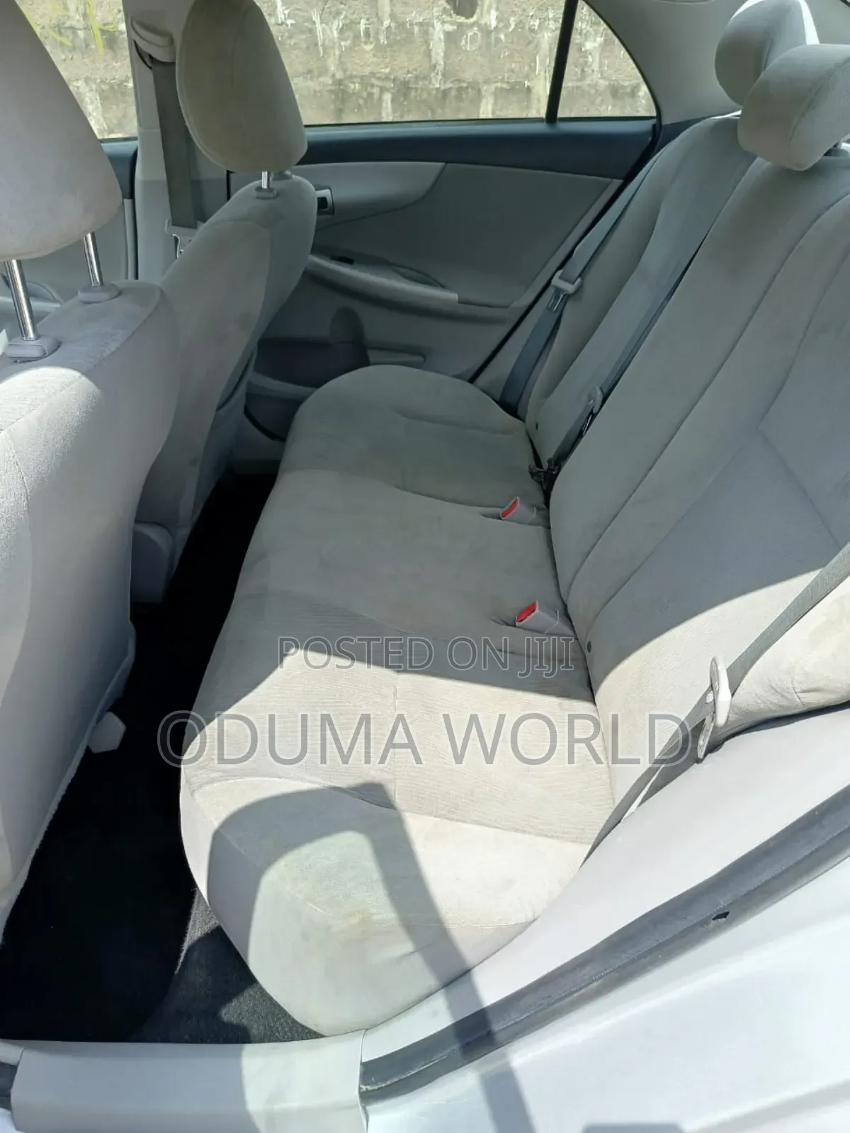 Toyota Corolla LE 4dr Sedan (1.8L 4cyl 4A) 2013 Silver