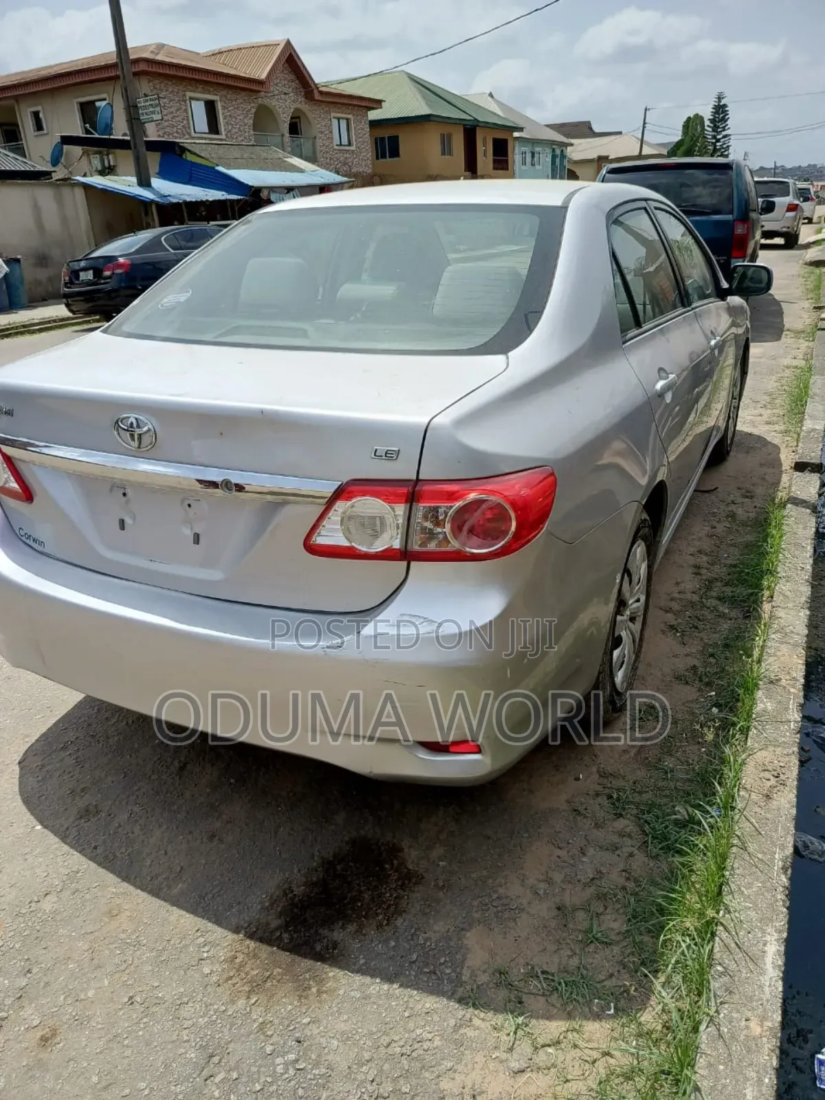 Toyota Corolla LE 4dr Sedan (1.8L 4cyl 4A) 2013 Silver