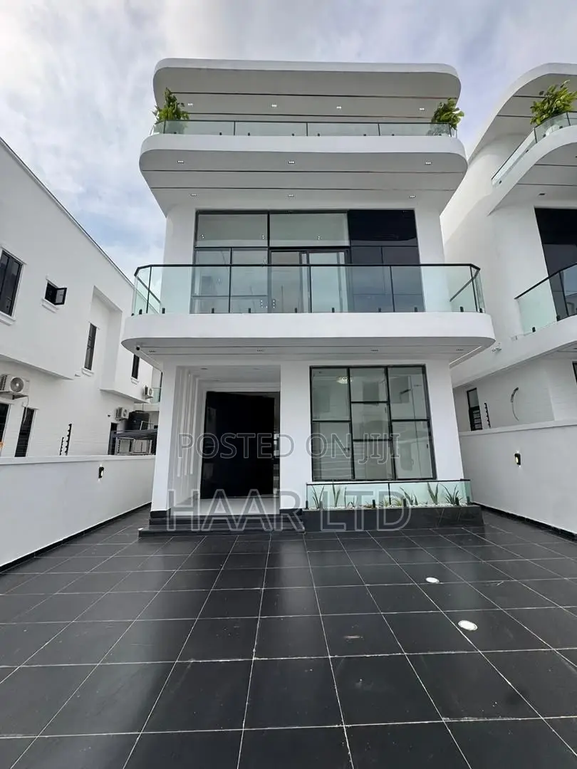 5bdrm Duplex in Lekki Phase 2 for sale