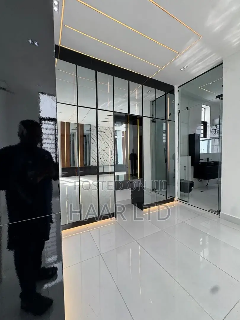5bdrm Duplex in Lekki Phase 2 for sale