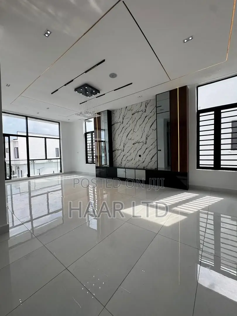 5bdrm Duplex in Lekki Phase 2 for sale