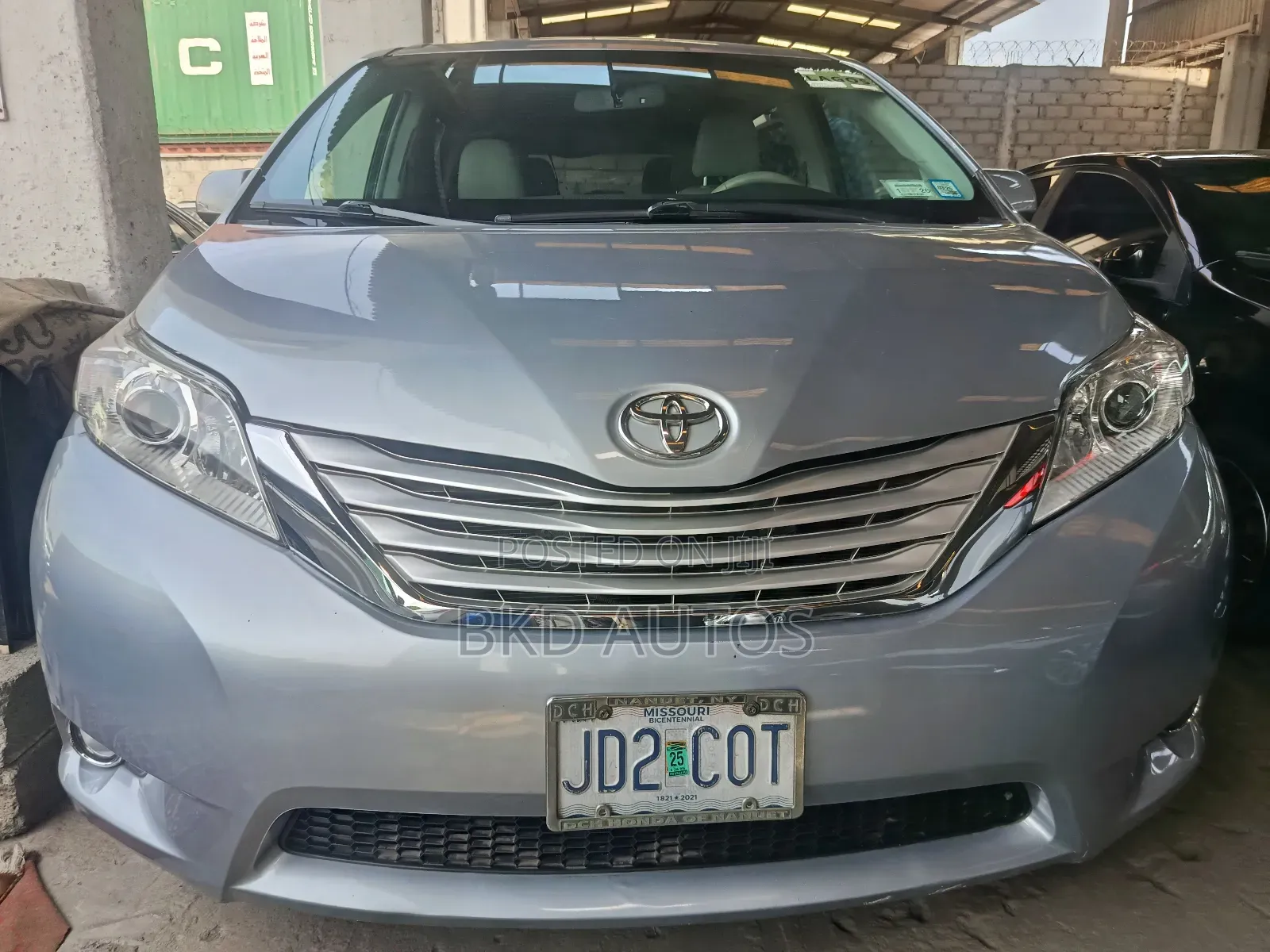Toyota Sienna XLE FWD 8-Passenger 2013 Silver