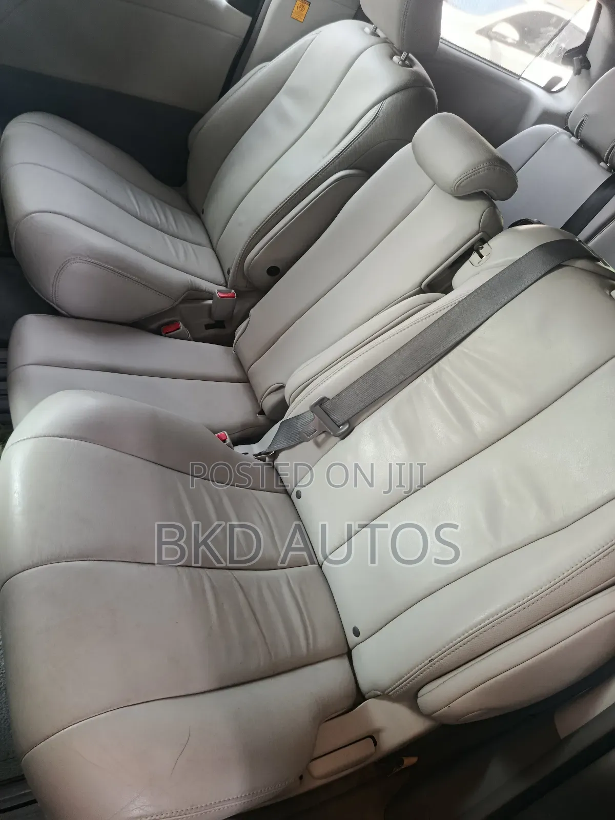 Toyota Sienna XLE FWD 8-Passenger 2013 Silver