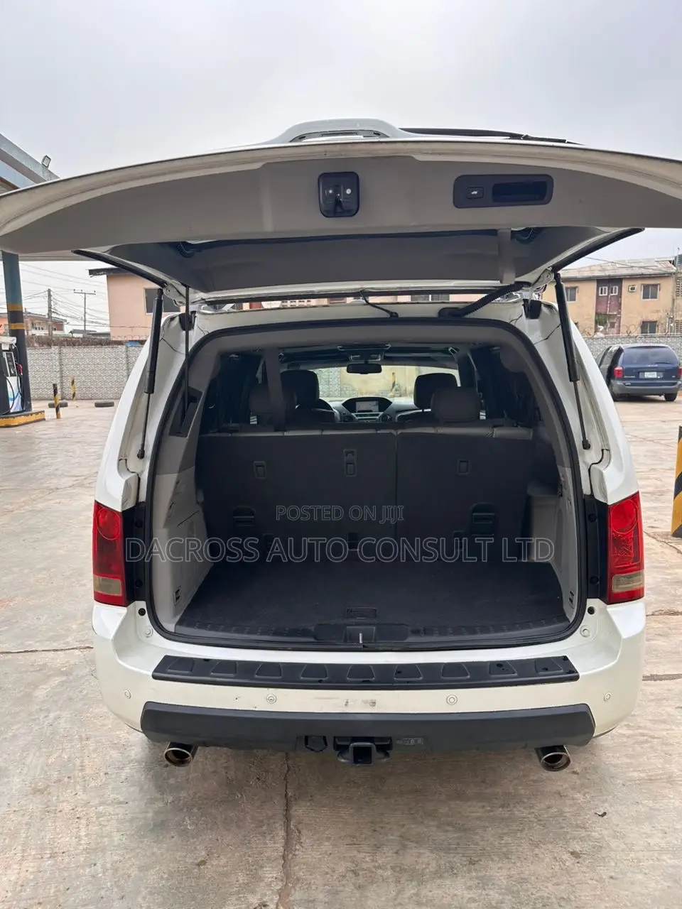 Honda Pilot Touring w/RES/Navi 4WD (3.5L 6cyl 5A) 2011 White