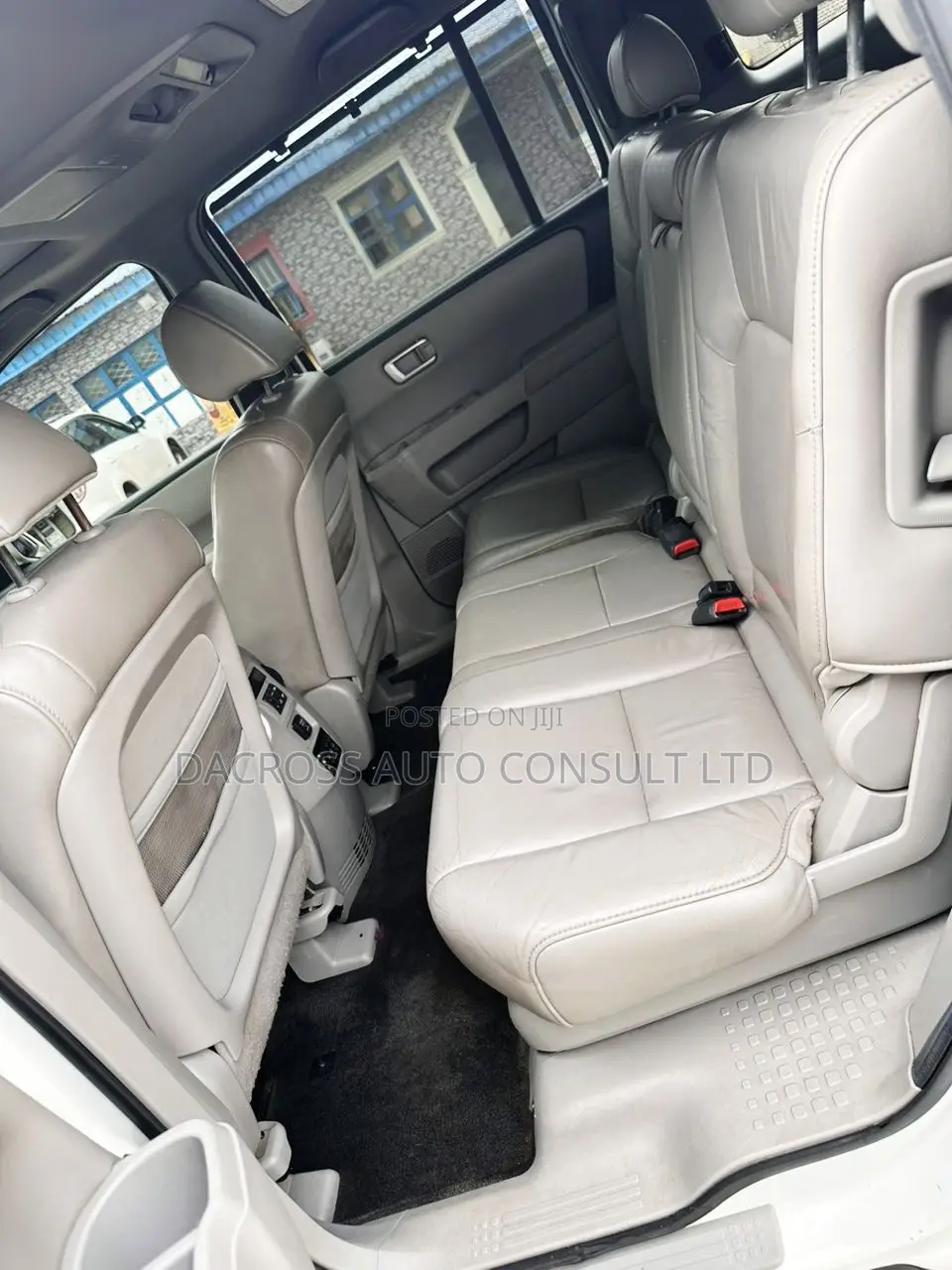 Honda Pilot Touring w/RES/Navi 4WD (3.5L 6cyl 5A) 2011 White
