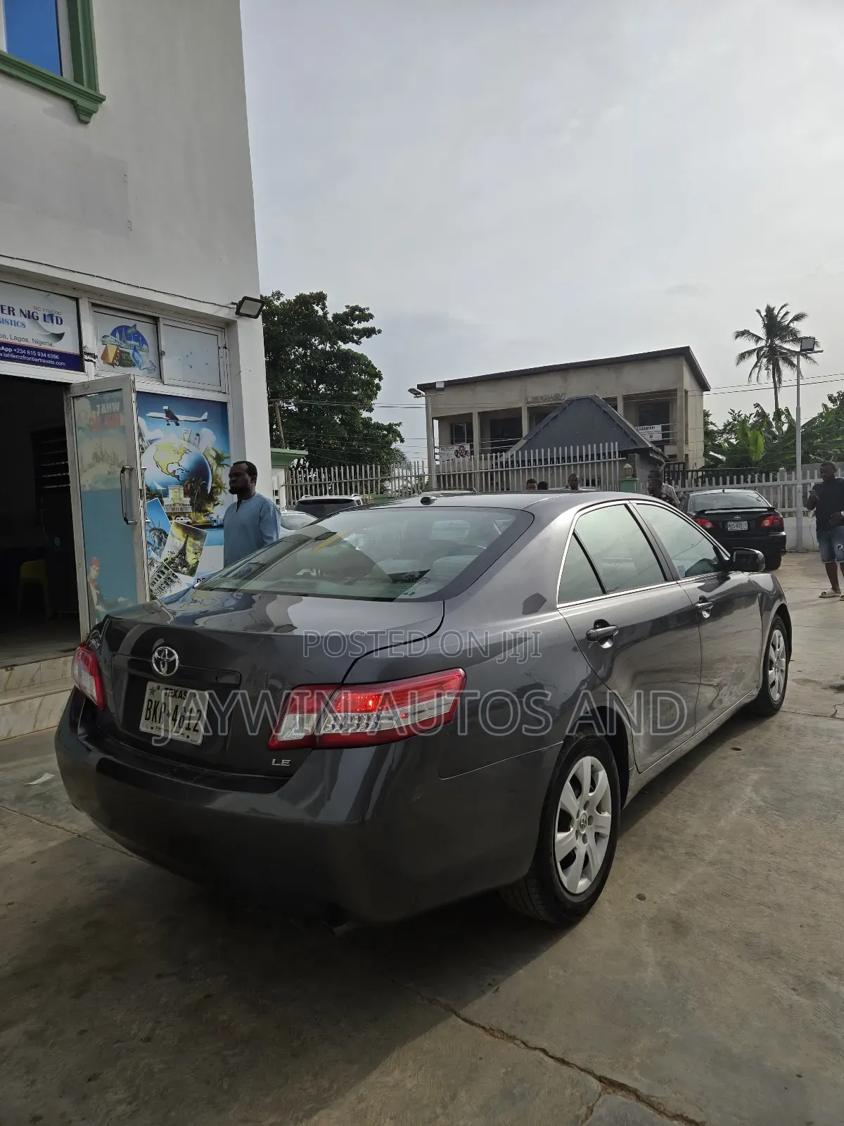 Toyota Camry LE 4dr Sedan (2.5L 4cyl 6AM) 2010 Gray
