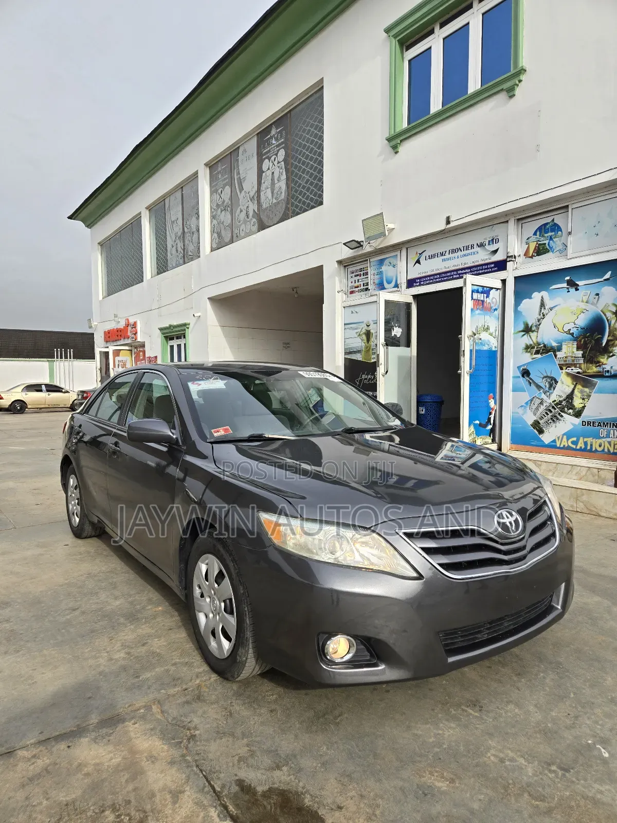 Toyota Camry LE 4dr Sedan (2.5L 4cyl 6AM) 2010 Gray