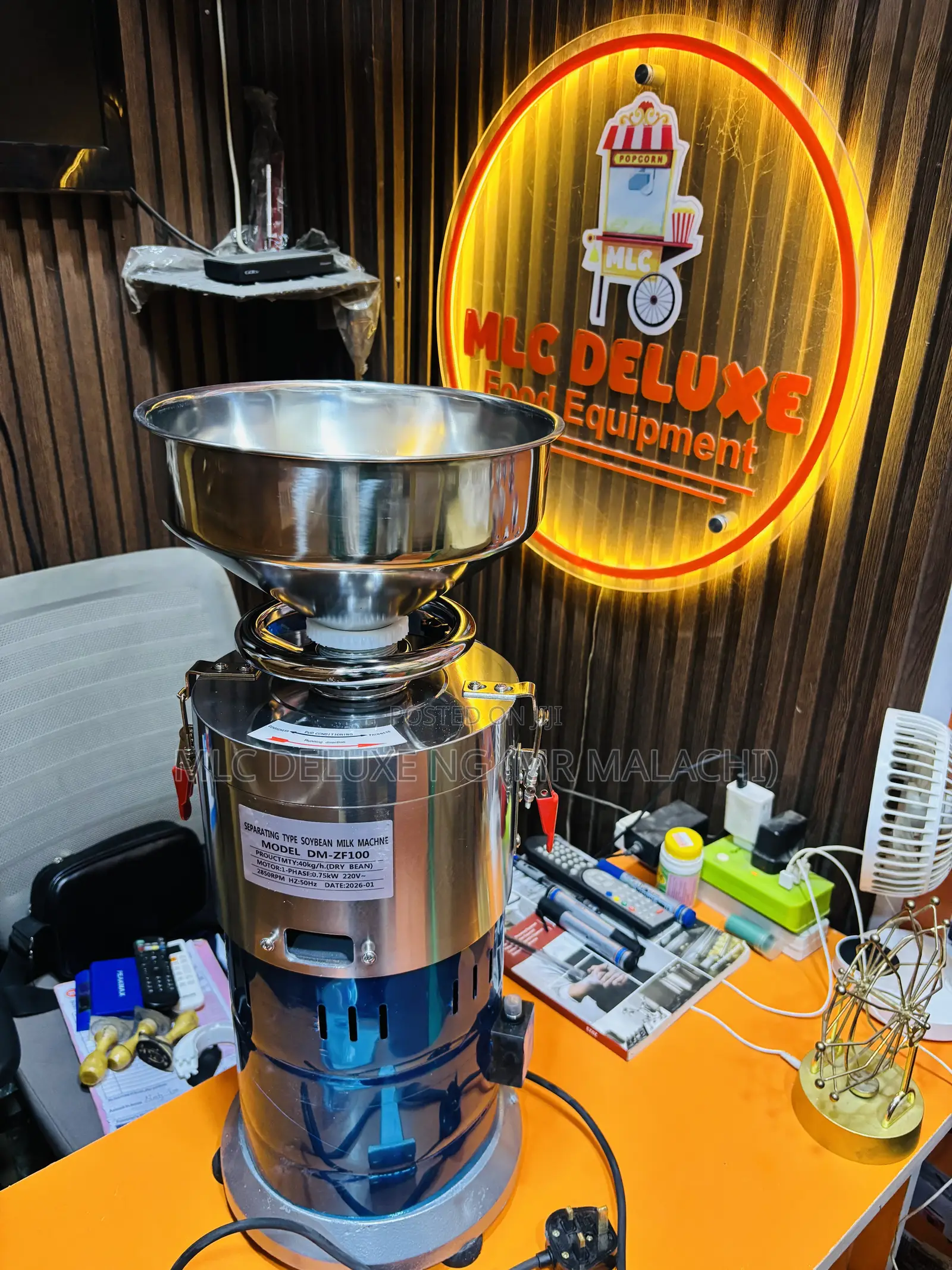 Tigernut Machine / Tigernut Juicer Machine ( Blue )