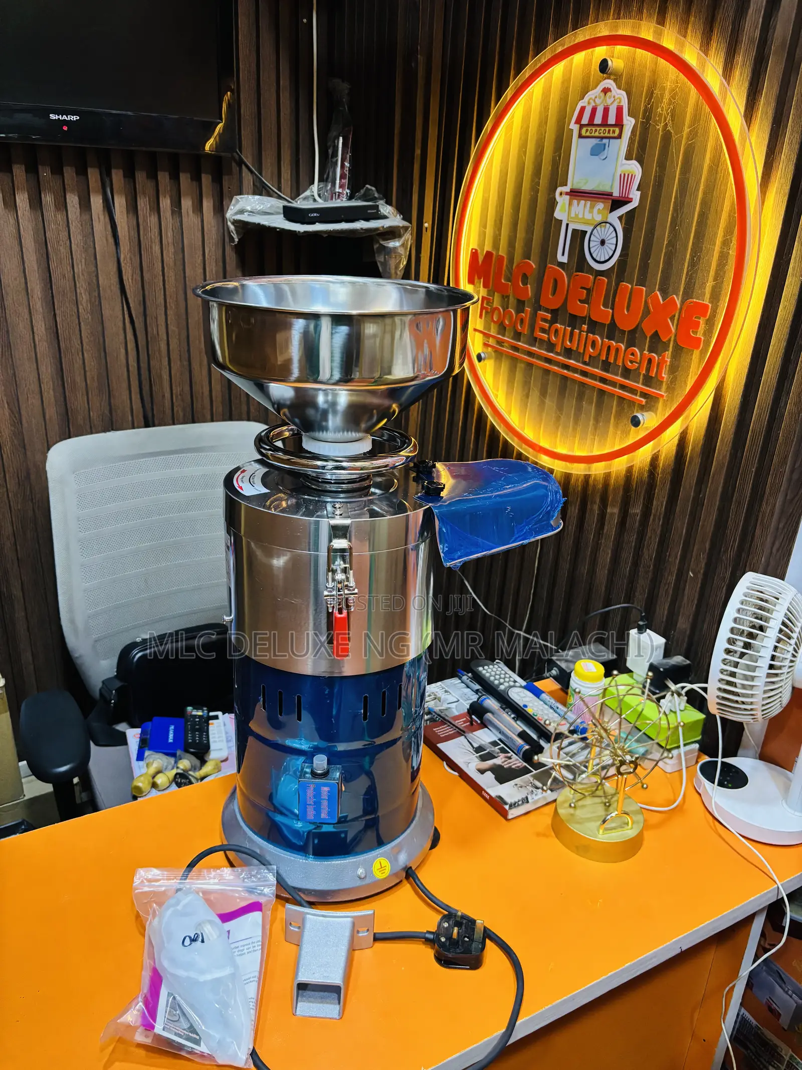 Tigernut Machine / Tigernut Juicer Machine ( Blue )