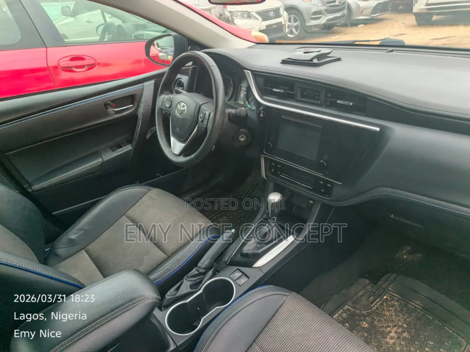 Toyota Corolla SE (1.8L 4cyl 2A) 2018 Blue