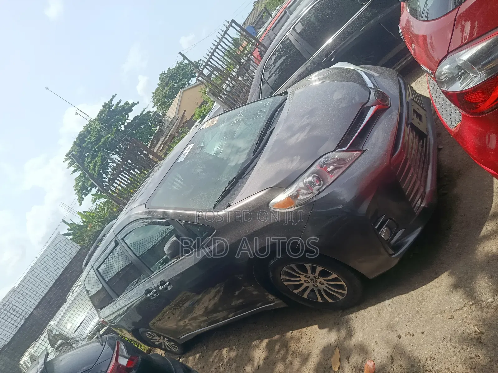 Toyota Sienna XLE AWD (3.5L 6cyl 8A) 2018 Gray