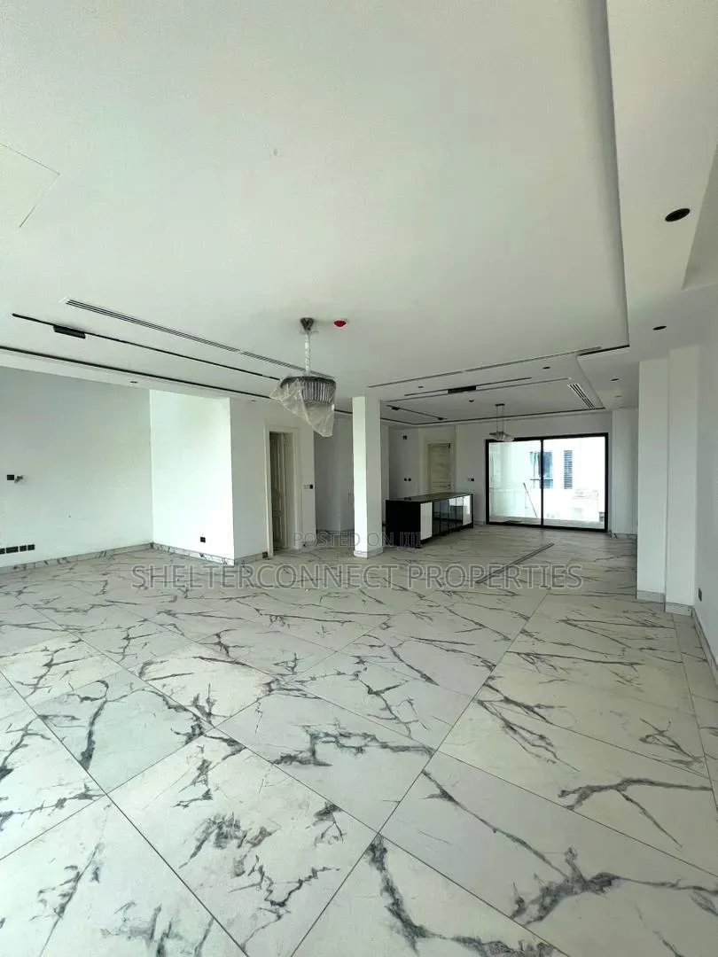 6bdrm Duplex in Banana Island for sale