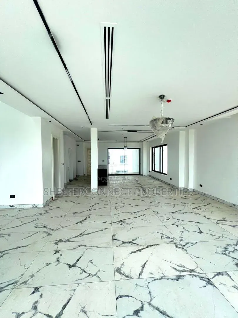 6bdrm Duplex in Banana Island for sale