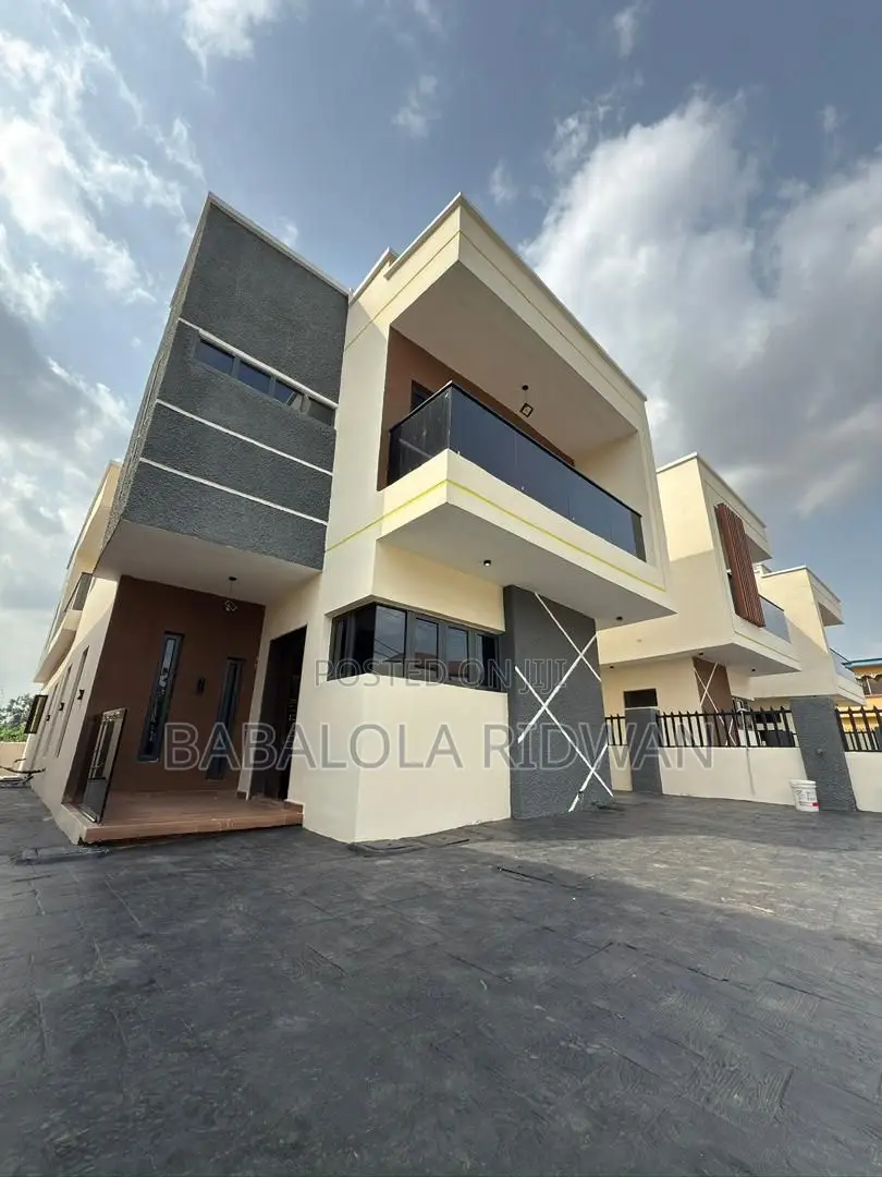 4bdrm Duplex in Ikolaba Gra, Ibadan North West for sale