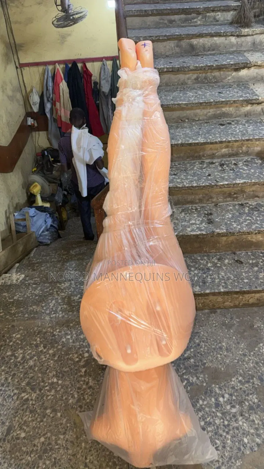 Armless Female Plastic Big Bum Bum Mannequin