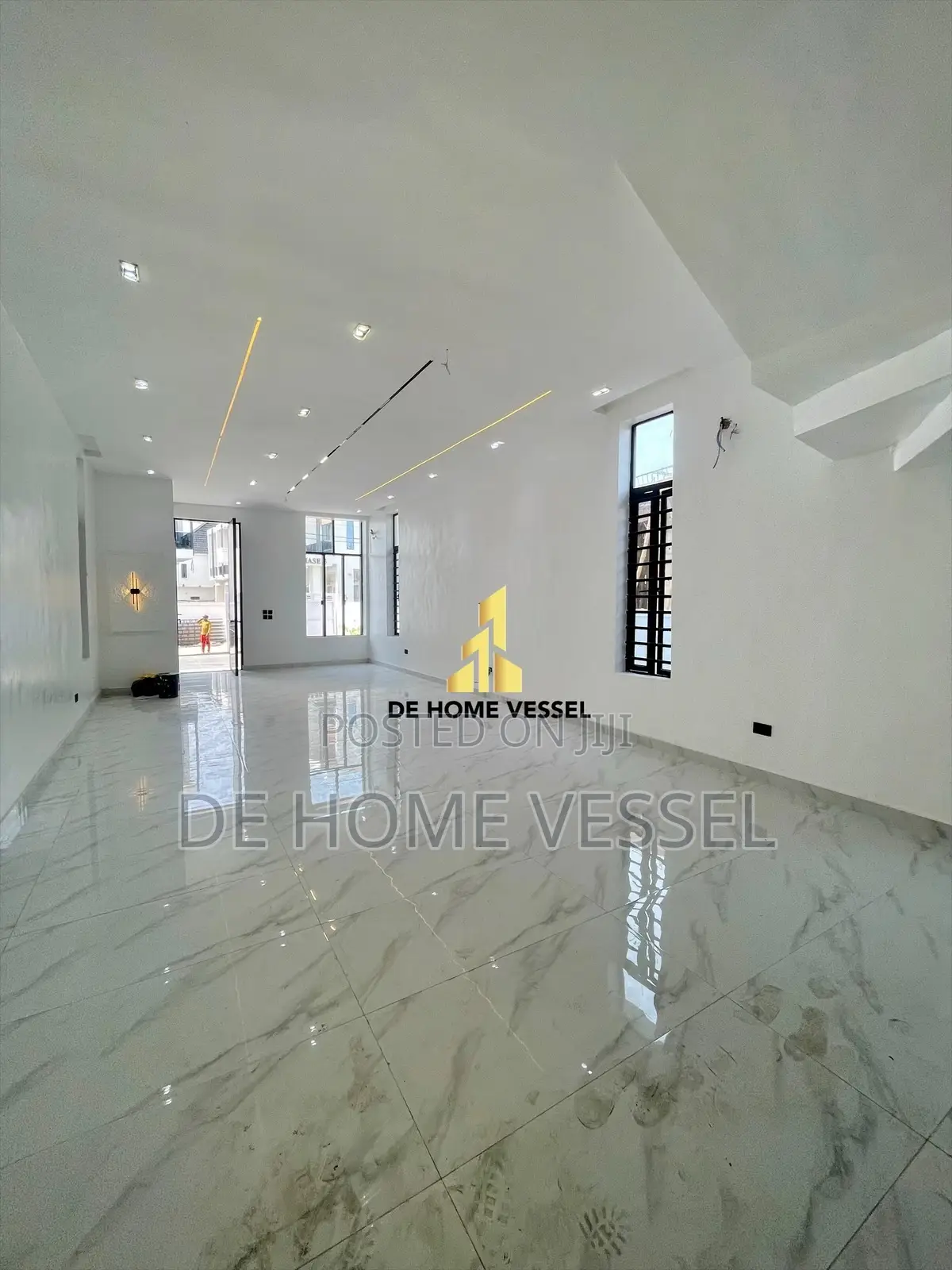 5bdrm Duplex in Ikota for sale