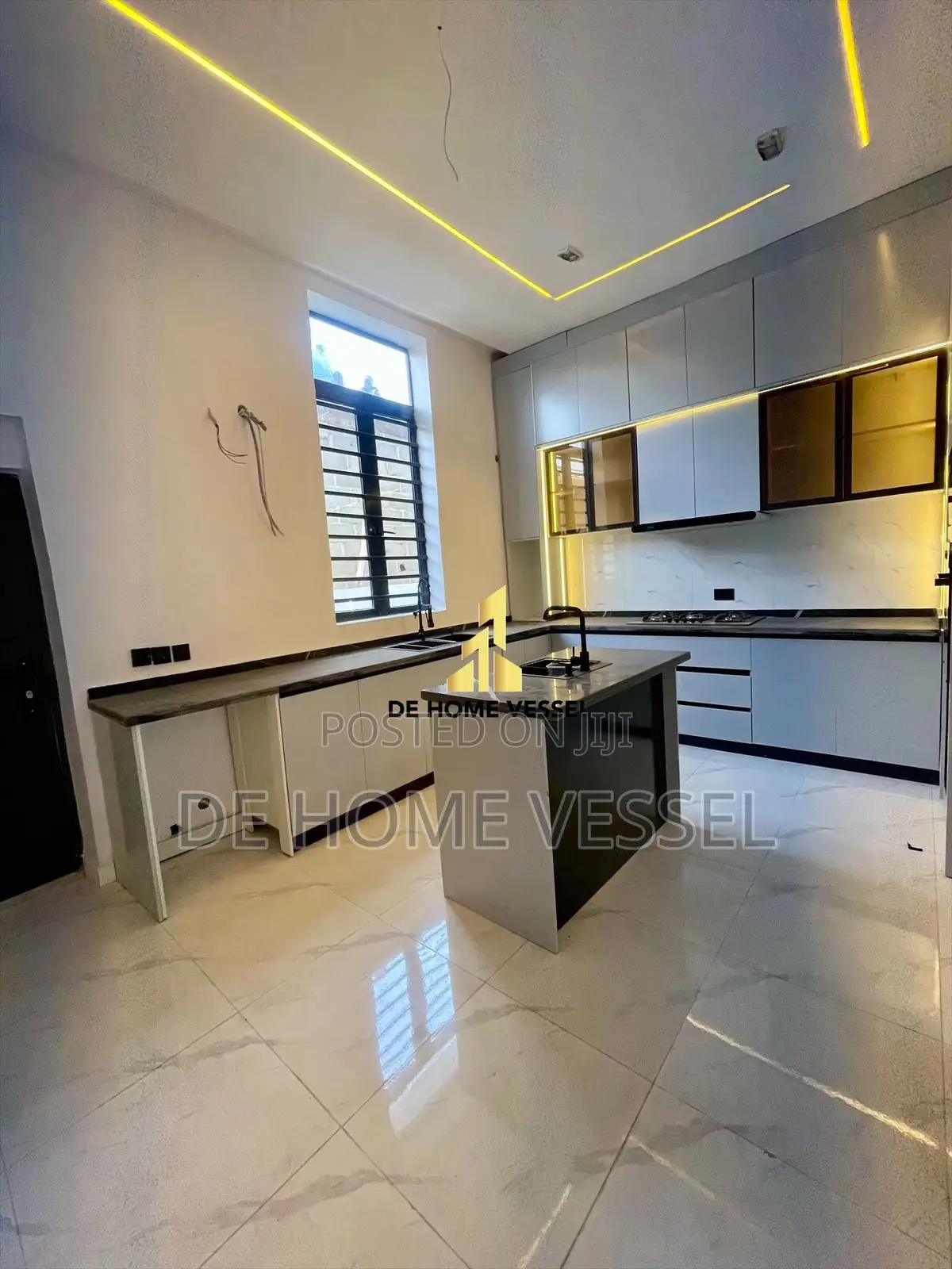 5bdrm Duplex in Ikota for sale