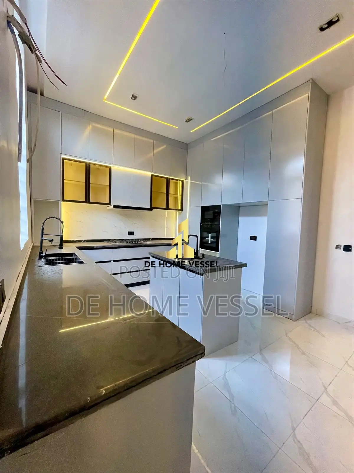 5bdrm Duplex in Ikota for sale