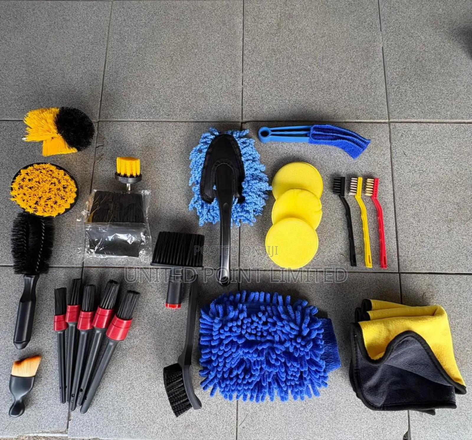 Set of Car Deep Clean Brushes and Sponge