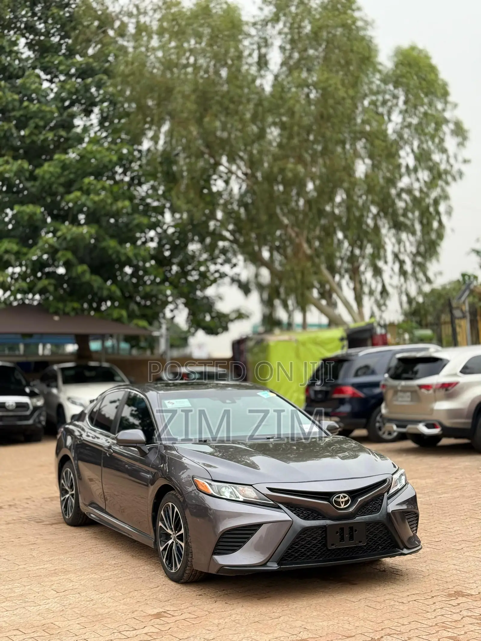 Toyota Camry SE FWD (2.5L 4cyl 8AM) 2018 Gray