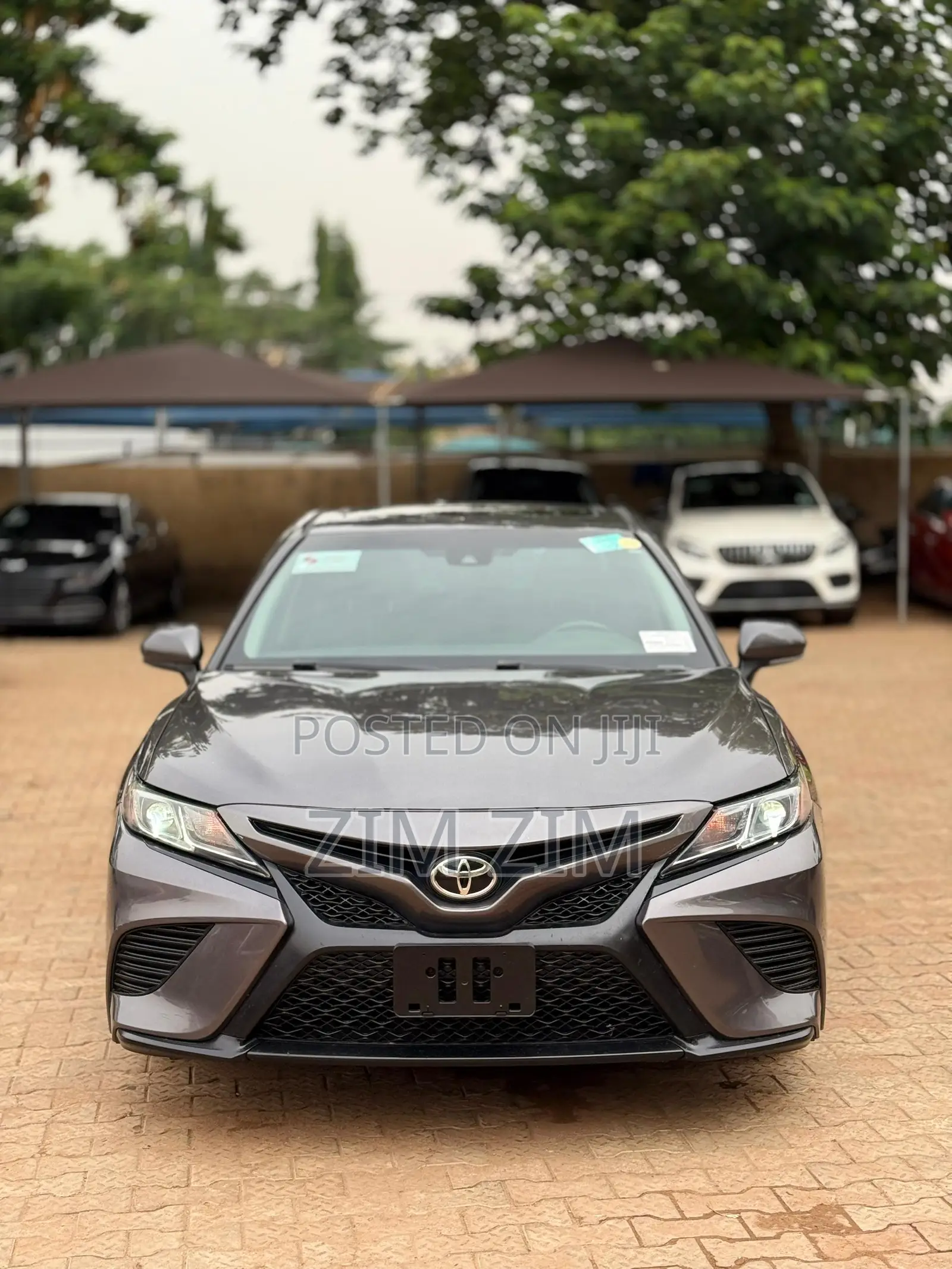 Toyota Camry SE FWD (2.5L 4cyl 8AM) 2018 Gray