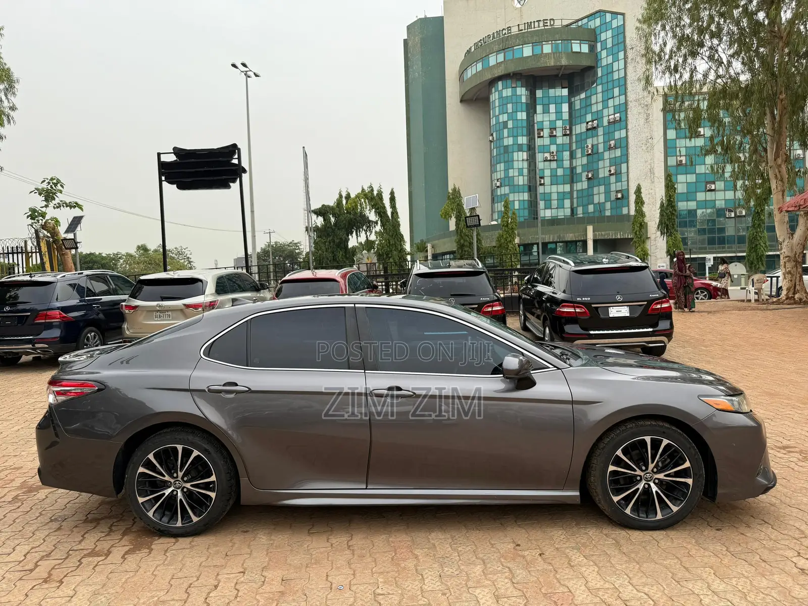 Toyota Camry SE FWD (2.5L 4cyl 8AM) 2018 Gray