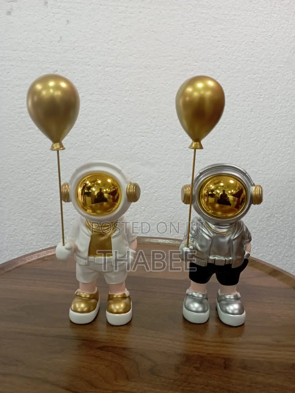 Astronut With Ballon Decoration Figurine Ornament