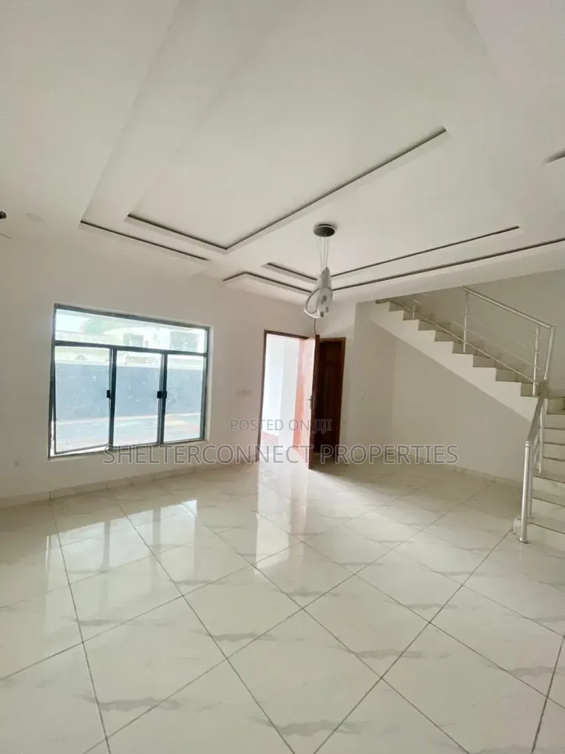 5bdrm Duplex in Lekki Phase 2 for sale