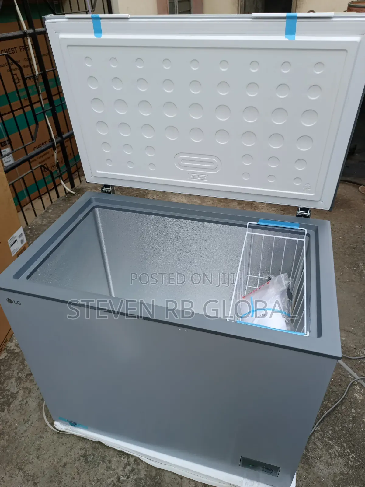 Lg 246 Litres Fast Freezing Chest Freezer | FRZ 251bqcf