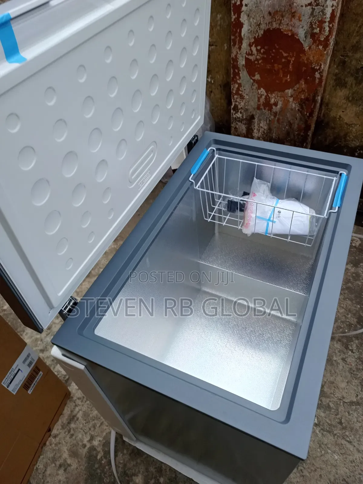 Lg 246 Litres Fast Freezing Chest Freezer | FRZ 251bqcf