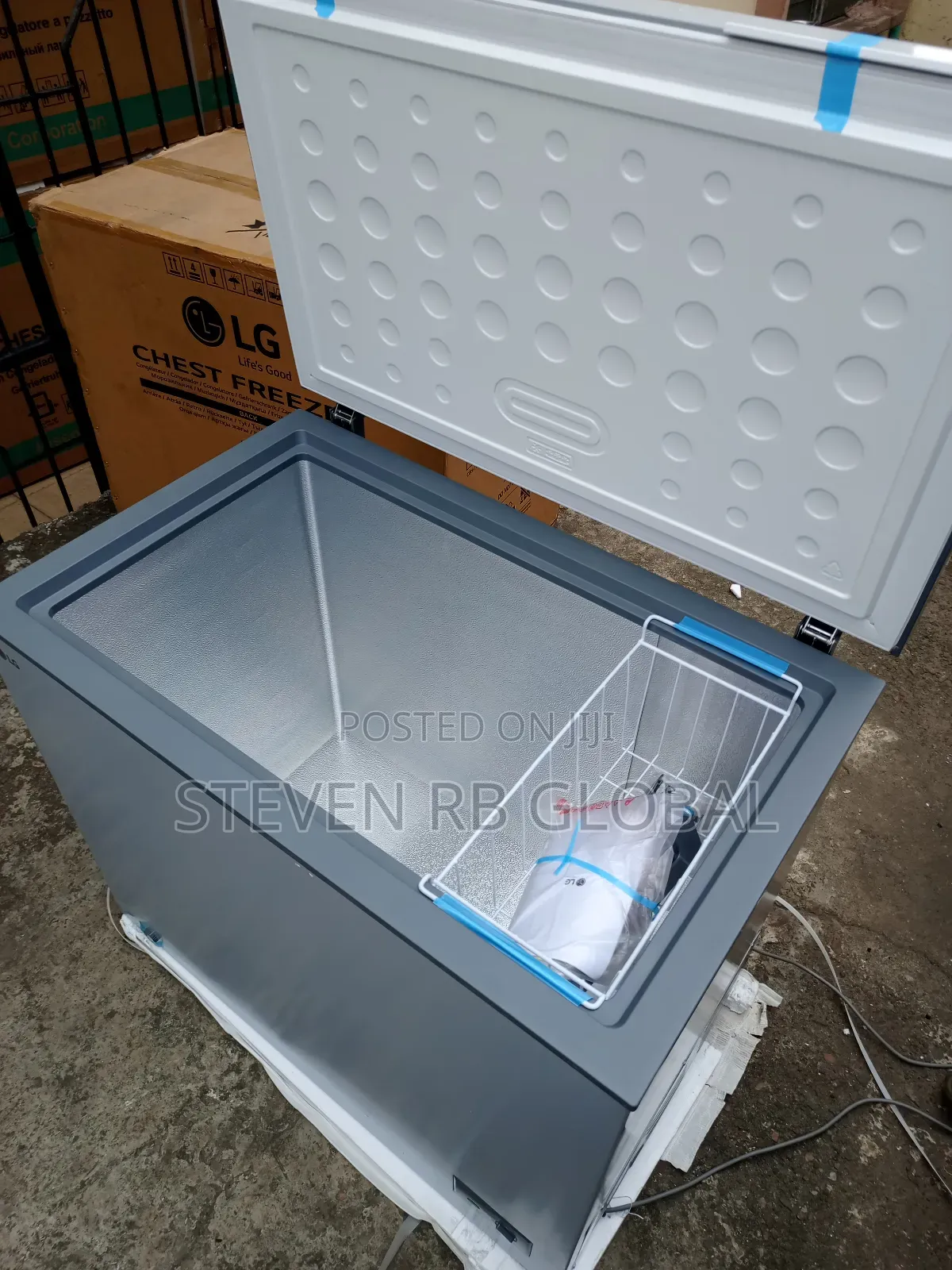 Lg 246 Litres Fast Freezing Chest Freezer | FRZ 251bqcf