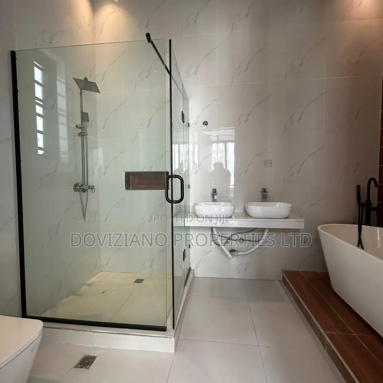 4bdrm Duplex in Chevron for sale